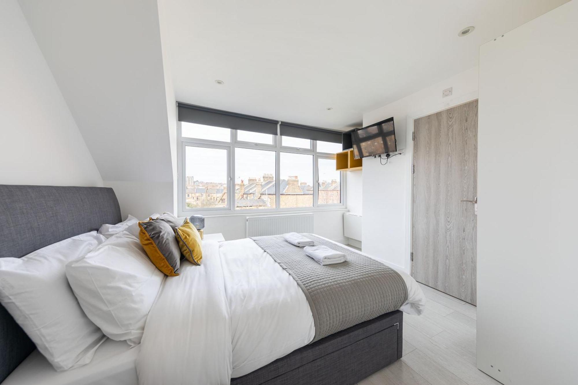 Double Ensuite Sleeps 2 Long Term Welcome With Garden View Apartamento Londres