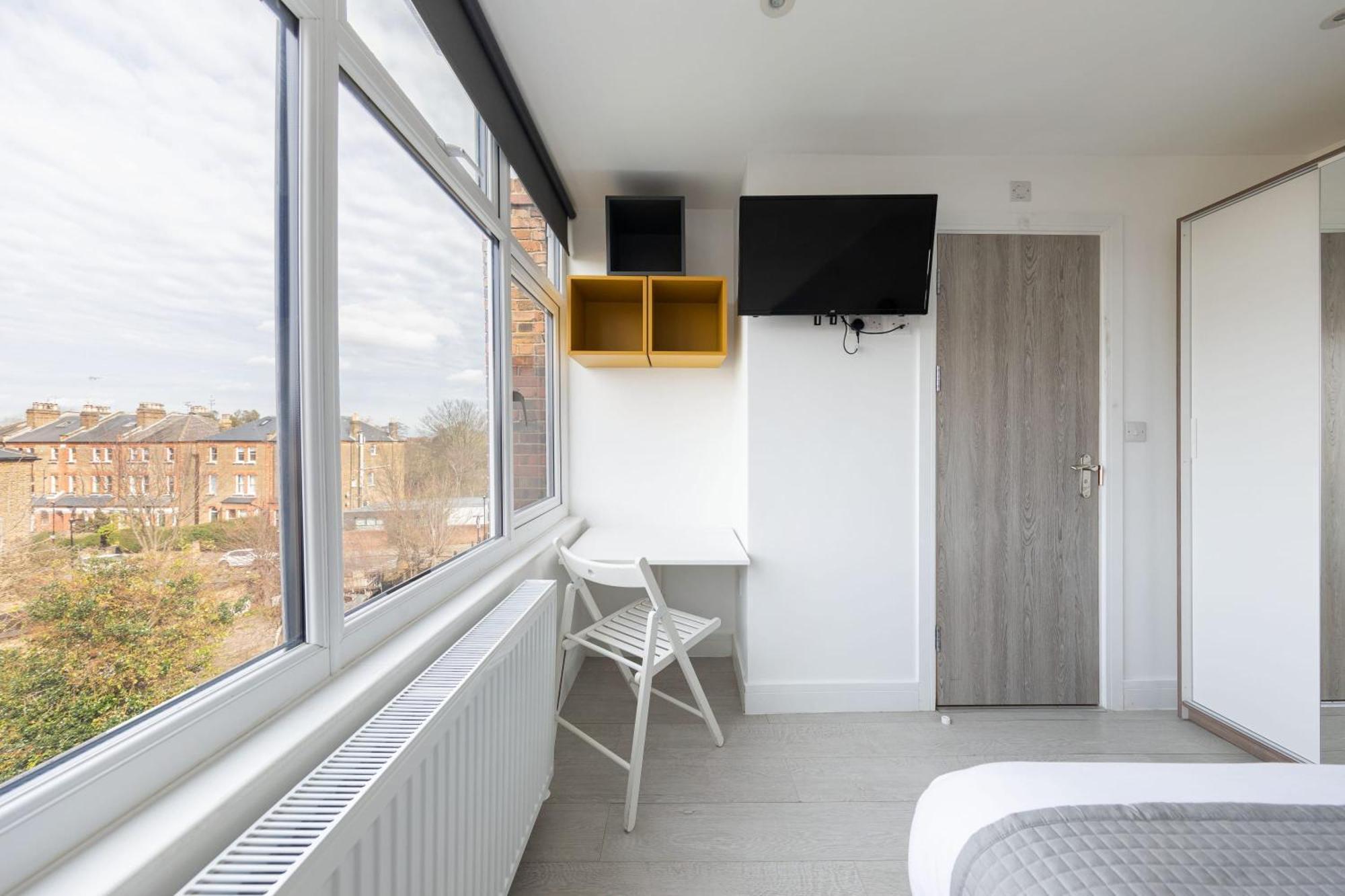 Double Ensuite Sleeps 2 Long Term Welcome With Garden View * Londres